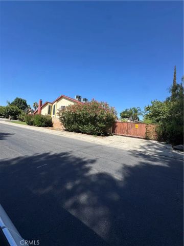 7813 Nairn Court, Bakersfield, CA 93309