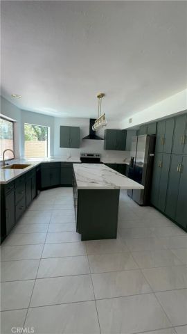 7813 Nairn Court, Bakersfield, CA 93309