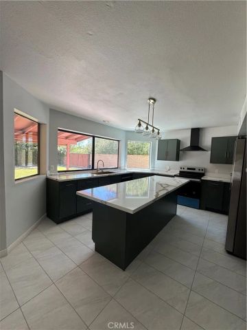 7813 Nairn Court, Bakersfield, CA 93309