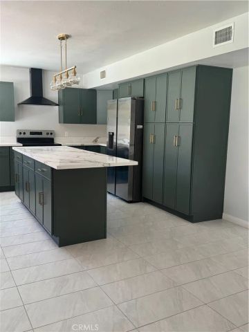 7813 Nairn Court, Bakersfield, CA 93309