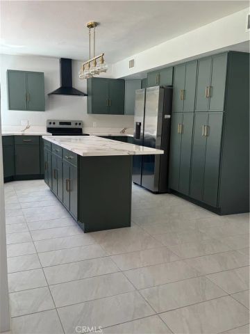 7813 Nairn Court, Bakersfield, CA 93309