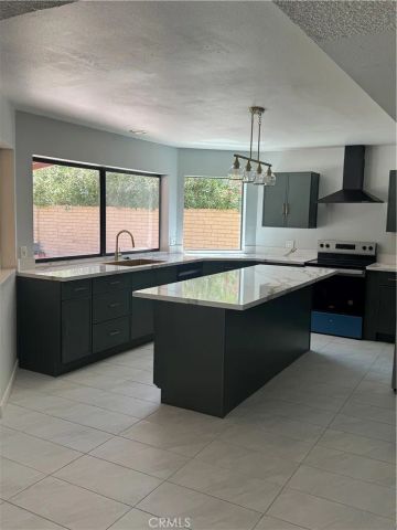 7813 Nairn Court, Bakersfield, CA 93309
