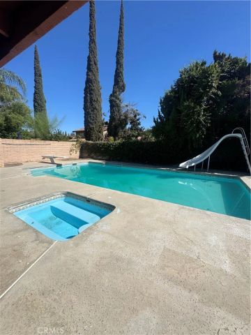 7813 Nairn Court, Bakersfield, CA 93309