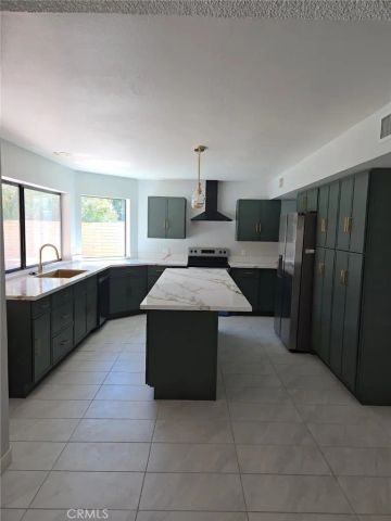 7813 Nairn Court, Bakersfield, CA 93309
