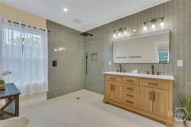 402 E 57th Street, Savannah, GA 31405