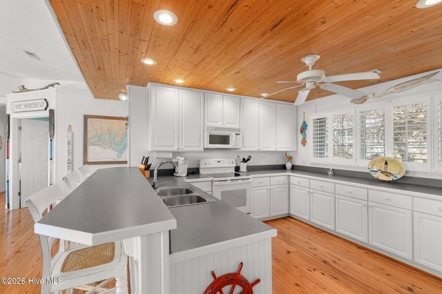 1528 Island Road, Harkers Island, NC 28531