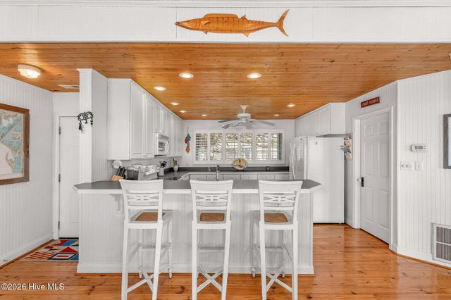 1528 Island Road, Harkers Island, NC 28531