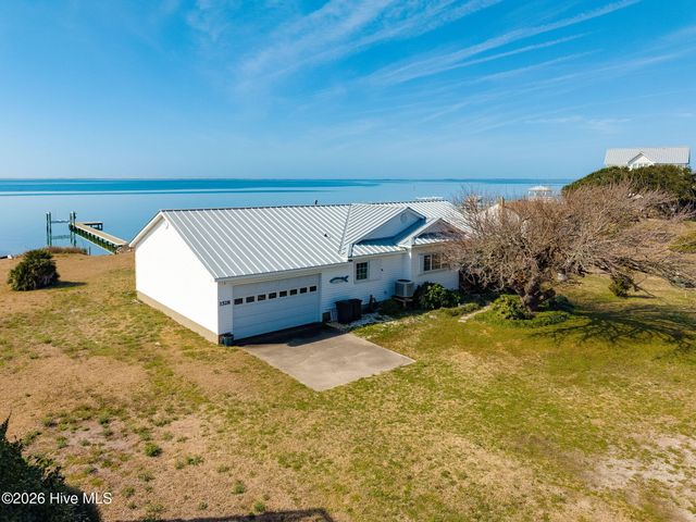 1528 Island Road, Harkers Island, NC 28531