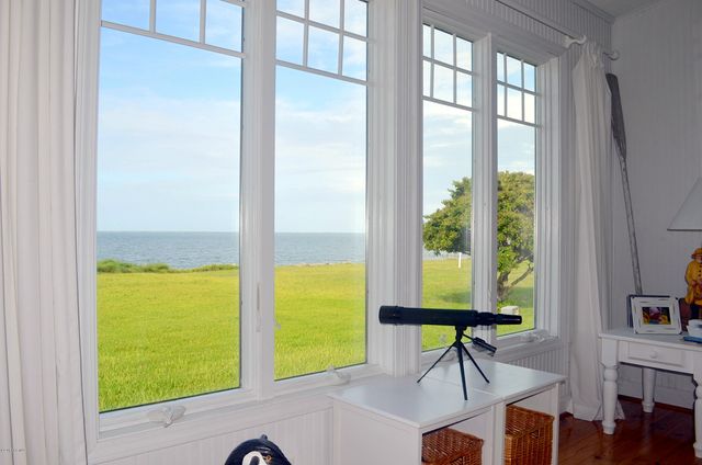 1528 Island Road, Harkers Island, NC 28531