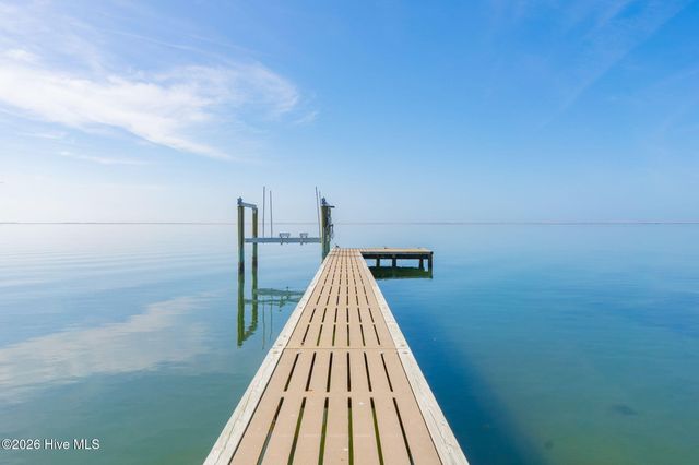 1528 Island Road, Harkers Island, NC 28531