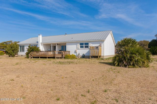 1528 Island Road, Harkers Island, NC 28531