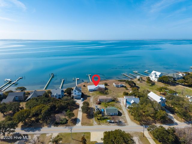 1528 Island Road, Harkers Island, NC 28531