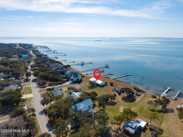 1528 Island Road, Harkers Island, NC 28531