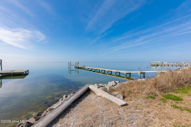 1528 Island Road, Harkers Island, NC 28531
