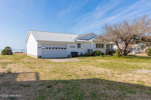 1528 Island Road, Harkers Island, NC 28531