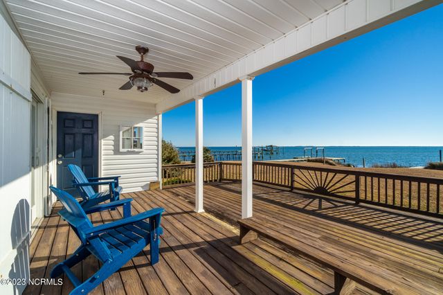 1528 Island Road, Harkers Island, NC 28531