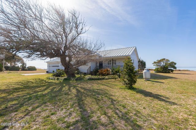 1528 Island Road, Harkers Island, NC 28531