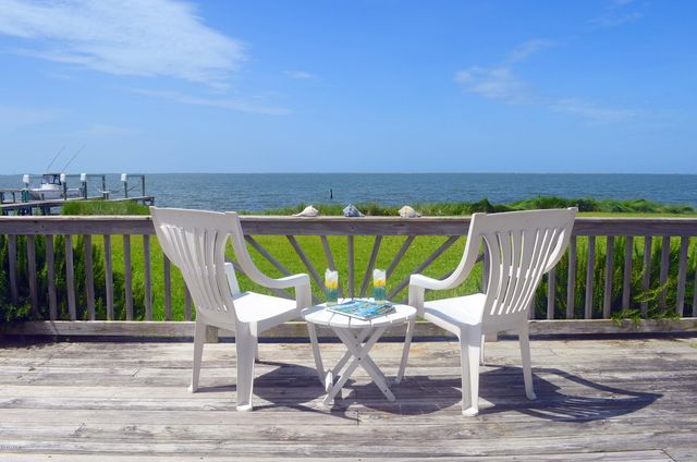 1528 Island Road, Harkers Island, NC 28531