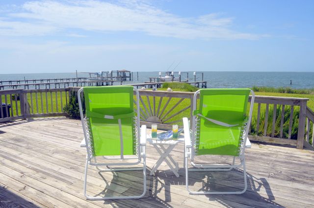 1528 Island Road, Harkers Island, NC 28531