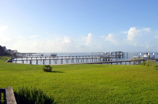 1528 Island Road, Harkers Island, NC 28531