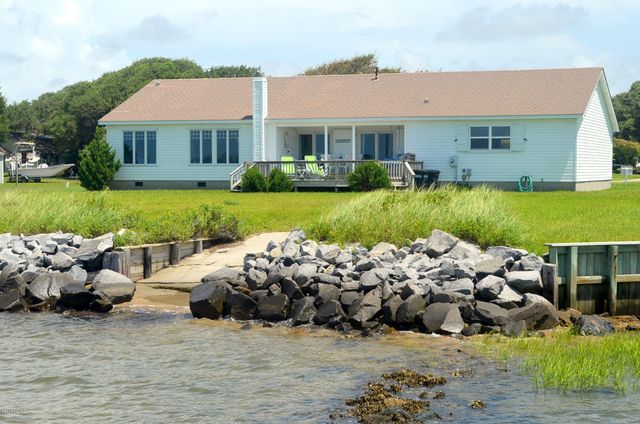 1528 Island Road, Harkers Island, NC 28531