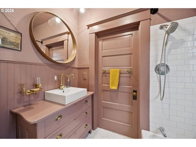 4227 Se GLADSTONE St, Portland, OR 97206