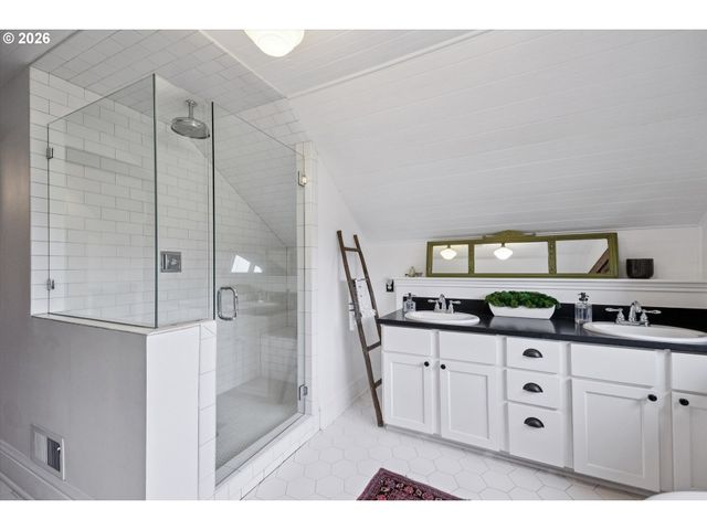 4227 Se GLADSTONE St, Portland, OR 97206