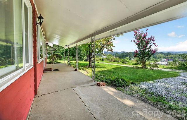 2409 Lucas Street, Hendersonville, NC 28791