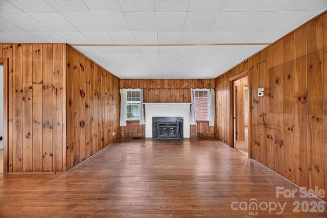 2409 Lucas Street, Hendersonville, NC 28791