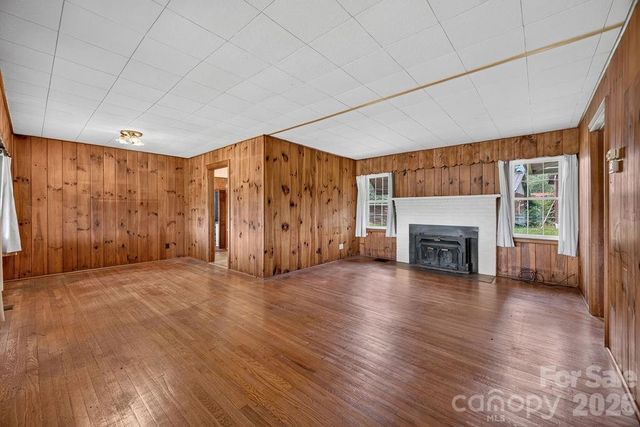 2409 Lucas Street, Hendersonville, NC 28791
