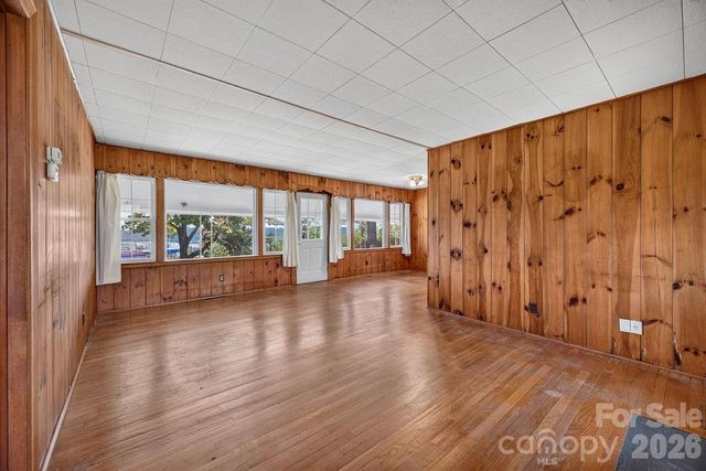 2409 Lucas Street, Hendersonville, NC 28791