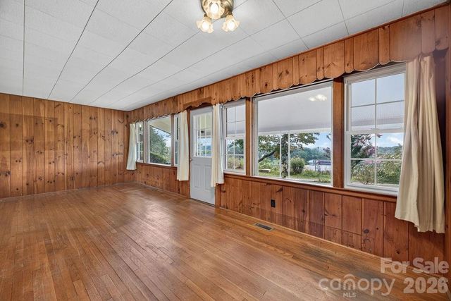 2409 Lucas Street, Hendersonville, NC 28791