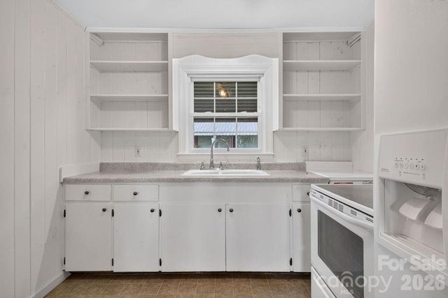 2409 Lucas Street, Hendersonville, NC 28791
