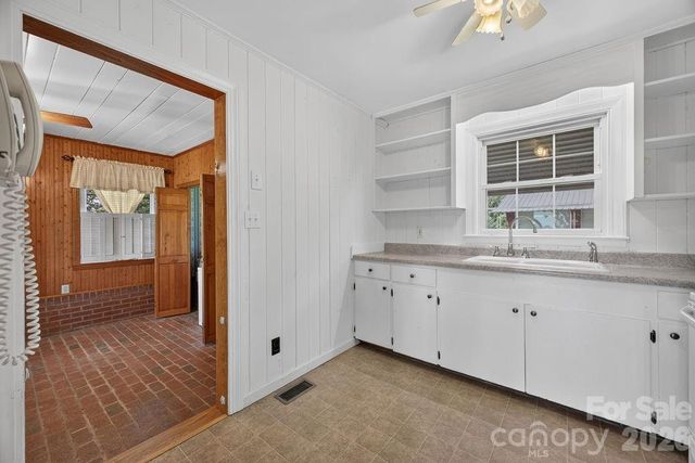 2409 Lucas Street, Hendersonville, NC 28791