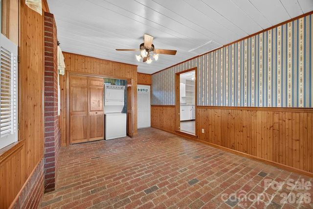 2409 Lucas Street, Hendersonville, NC 28791