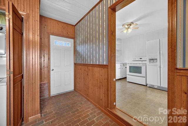 2409 Lucas Street, Hendersonville, NC 28791