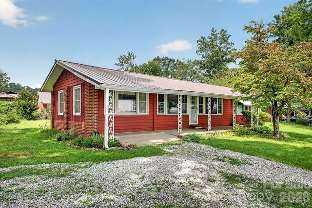 2409 Lucas Street, Hendersonville, NC 28791