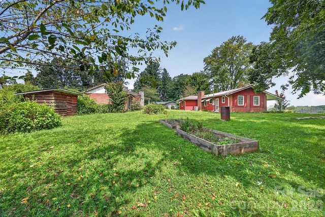 2409 Lucas Street, Hendersonville, NC 28791