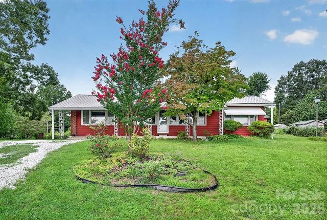 2409 Lucas Street, Hendersonville, NC 28791