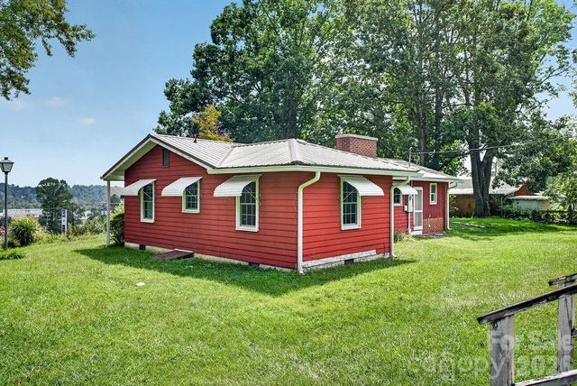2409 Lucas Street, Hendersonville, NC 28791