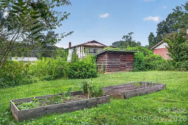 2409 Lucas Street, Hendersonville, NC 28791