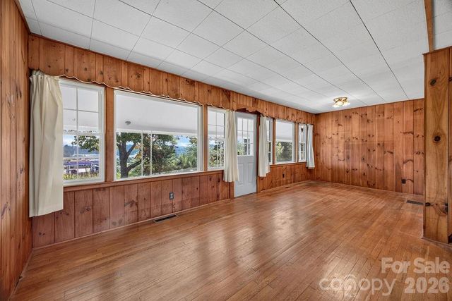 2409 Lucas Street, Hendersonville, NC 28791