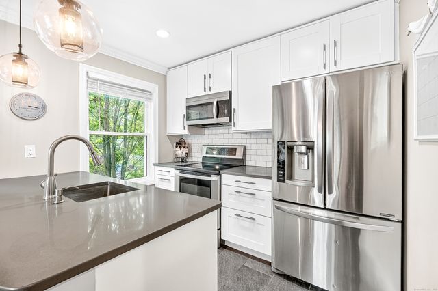 55 Woodland Place APT 1, Stamford, CT 06902