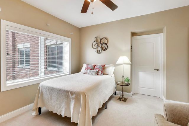 1200 N Foxdale Drive 100, Addison, IL 60101