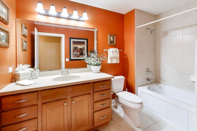 1200 N Foxdale Drive 100, Addison, IL 60101