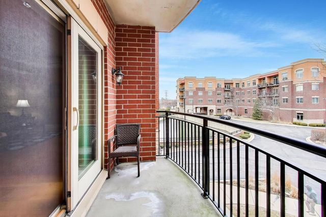 1200 N Foxdale Drive 100, Addison, IL 60101