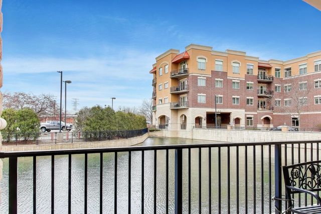 1200 N Foxdale Drive 100, Addison, IL 60101