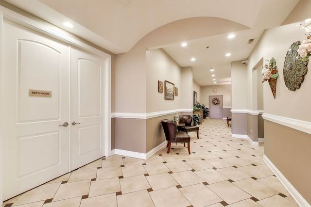 1200 N Foxdale Drive 100, Addison, IL 60101