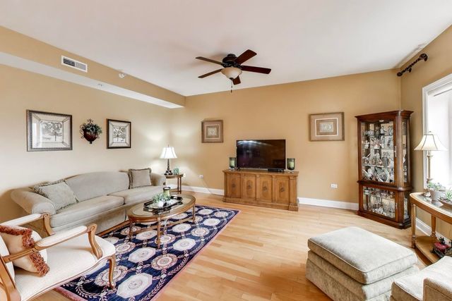 1200 N Foxdale Drive 100, Addison, IL 60101