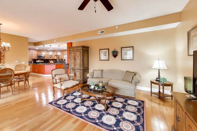 1200 N Foxdale Drive 100, Addison, IL 60101